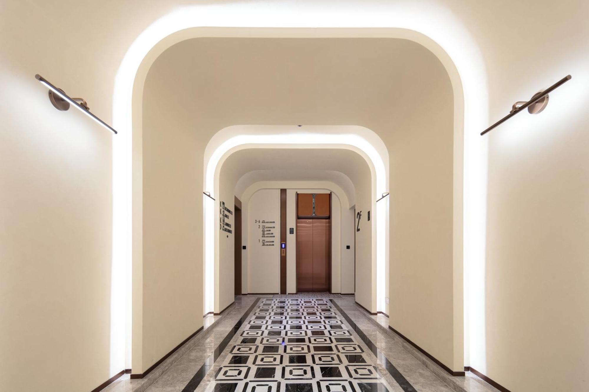 Atour People's Square Nanjing Road Pedestrian Street Hotel 4*