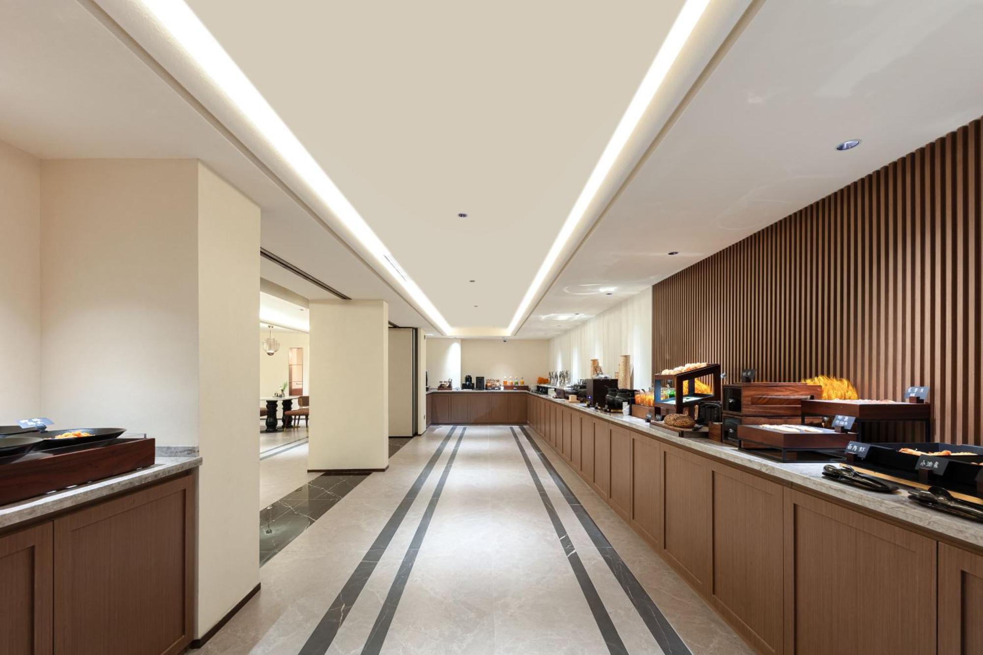 Atour People's Square Nanjing Road Pedestrian Street Hotel 4*