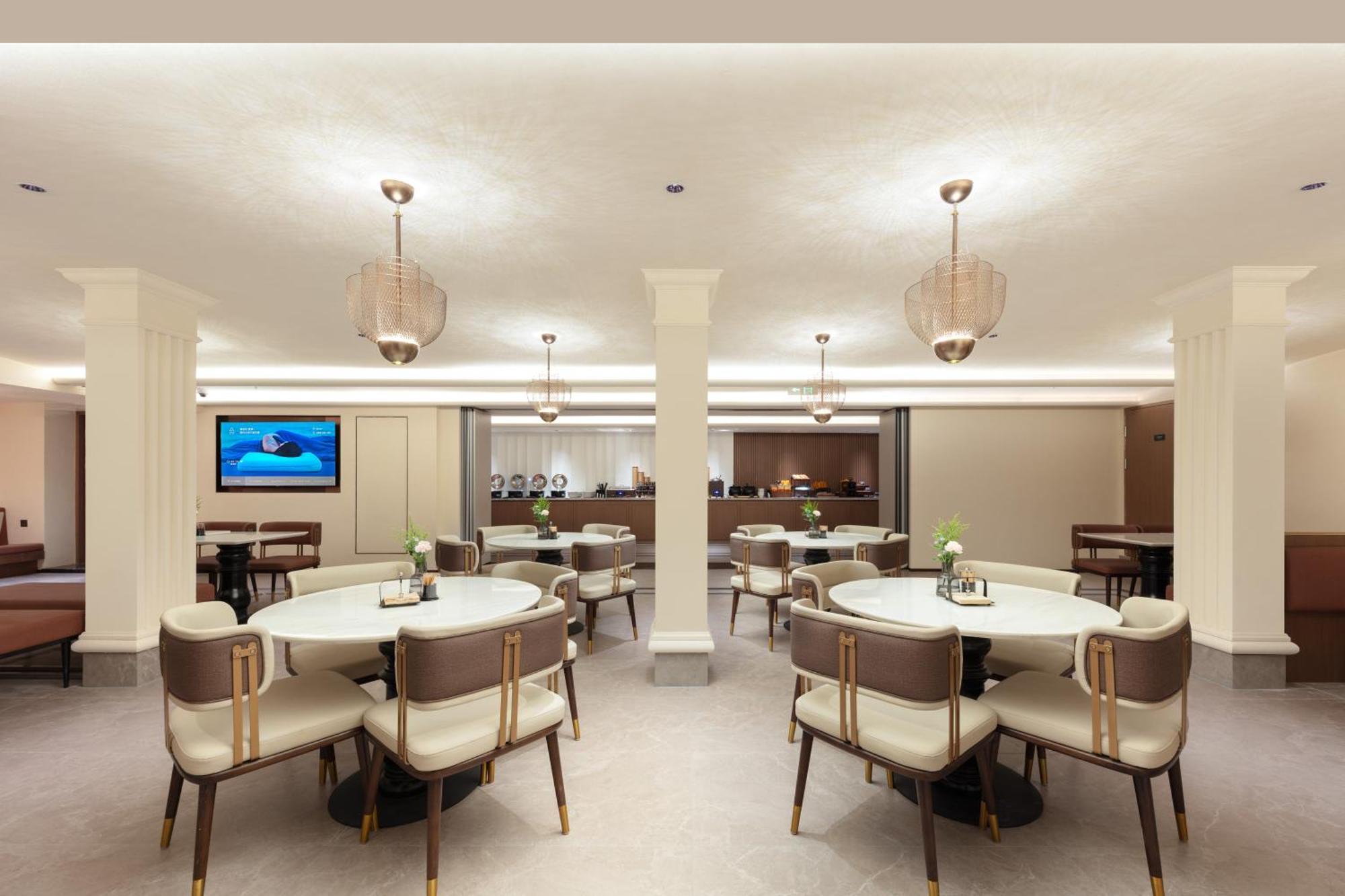 Atour People's Square Nanjing Road Pedestrian Street Hotel 4*
