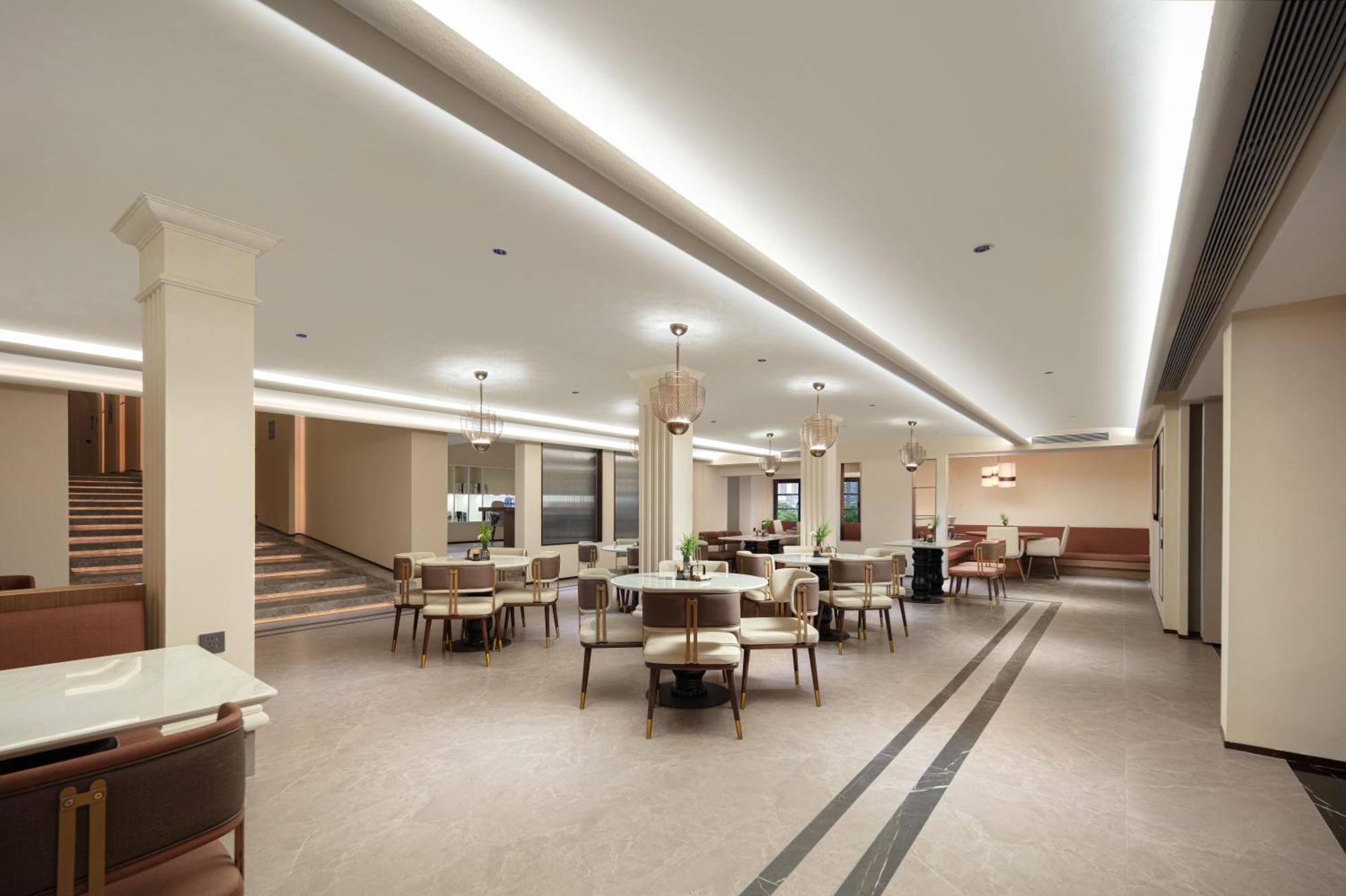 Atour People's Square Nanjing Road Pedestrian Street 4*