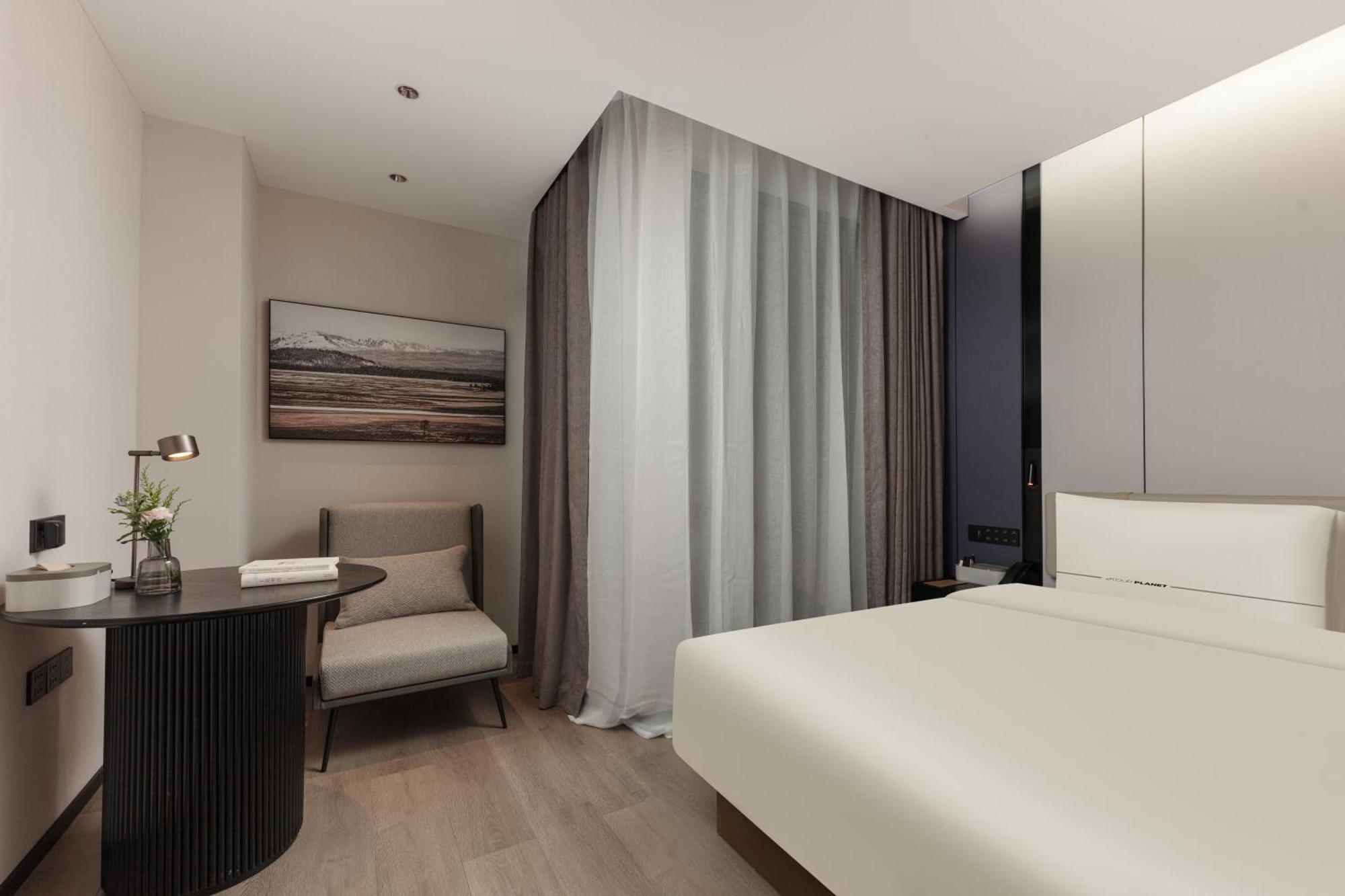 Atour People's Square Nanjing Road Pedestrian Street Hotel 4*