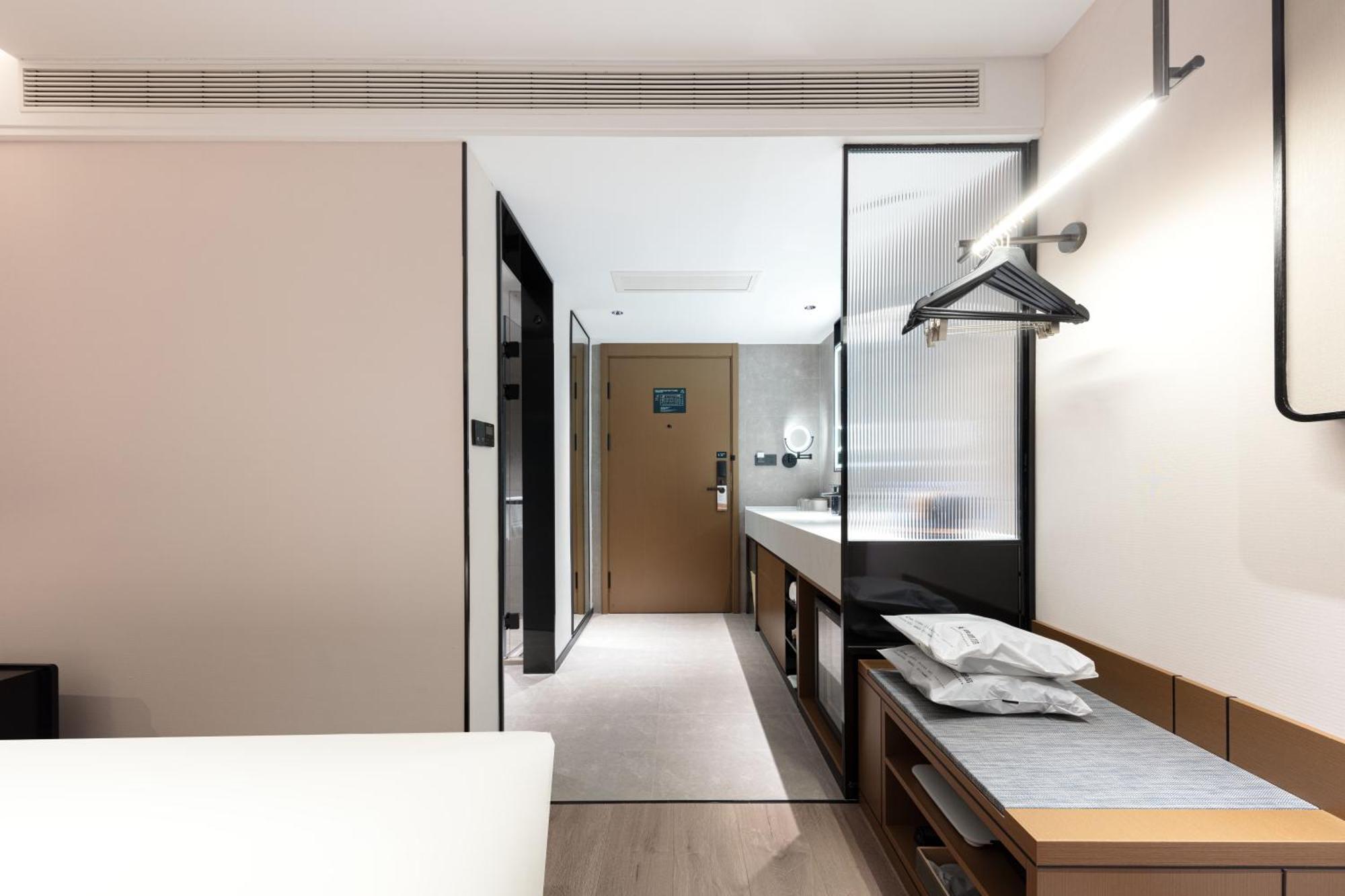 Hotel Atour People's Square Nanjing Road Pedestrian Street 4*